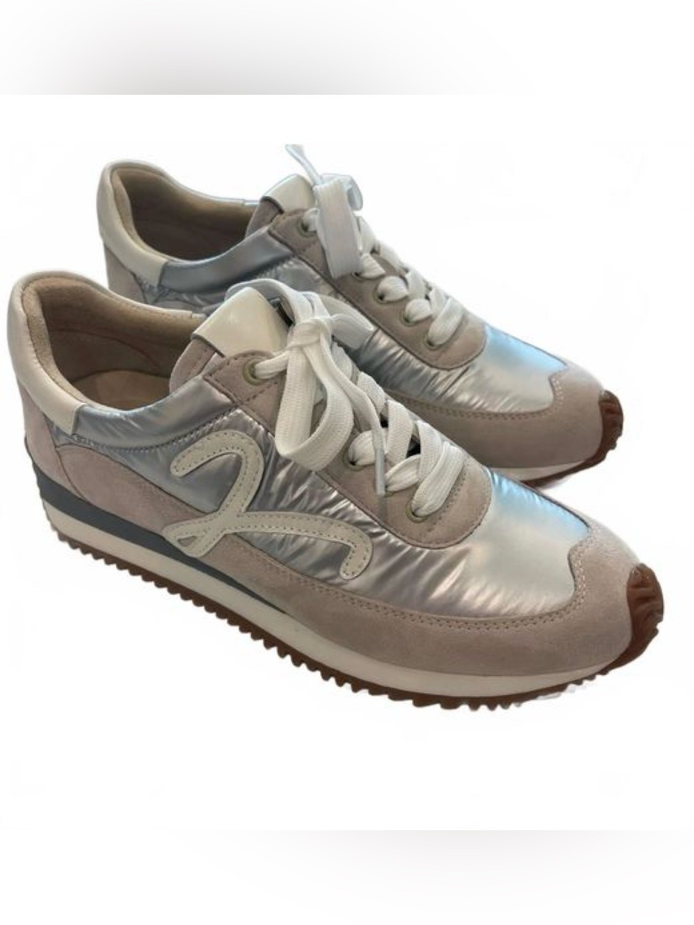 Vaneli Queen Sneakers! Sz: 8. Like new!